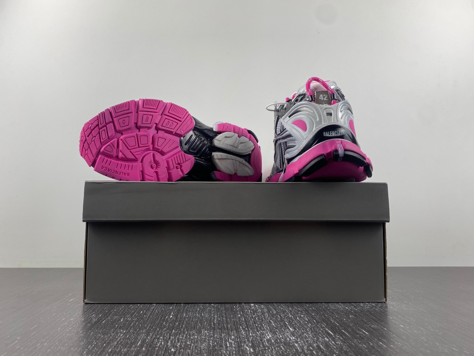 Ba*len*cia*ga 7.0 runner sneaker