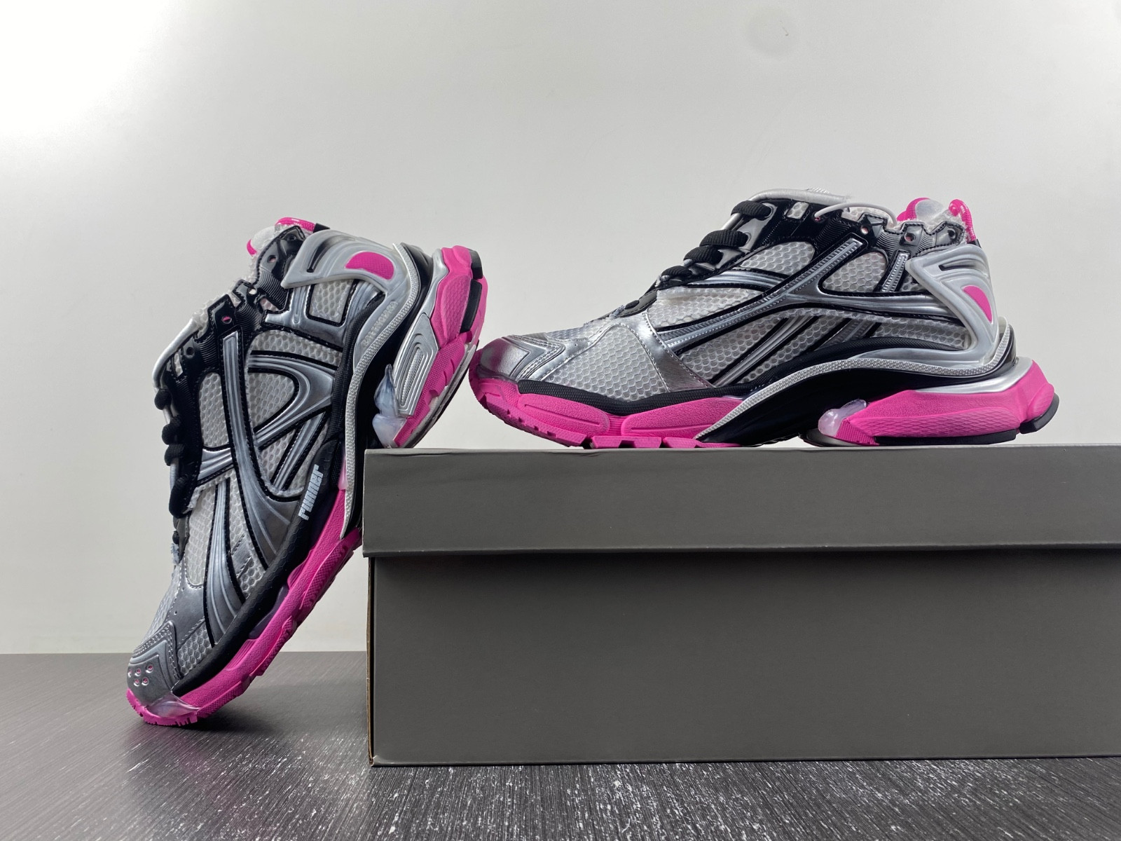 Ba*len*cia*ga 7.0 runner sneaker