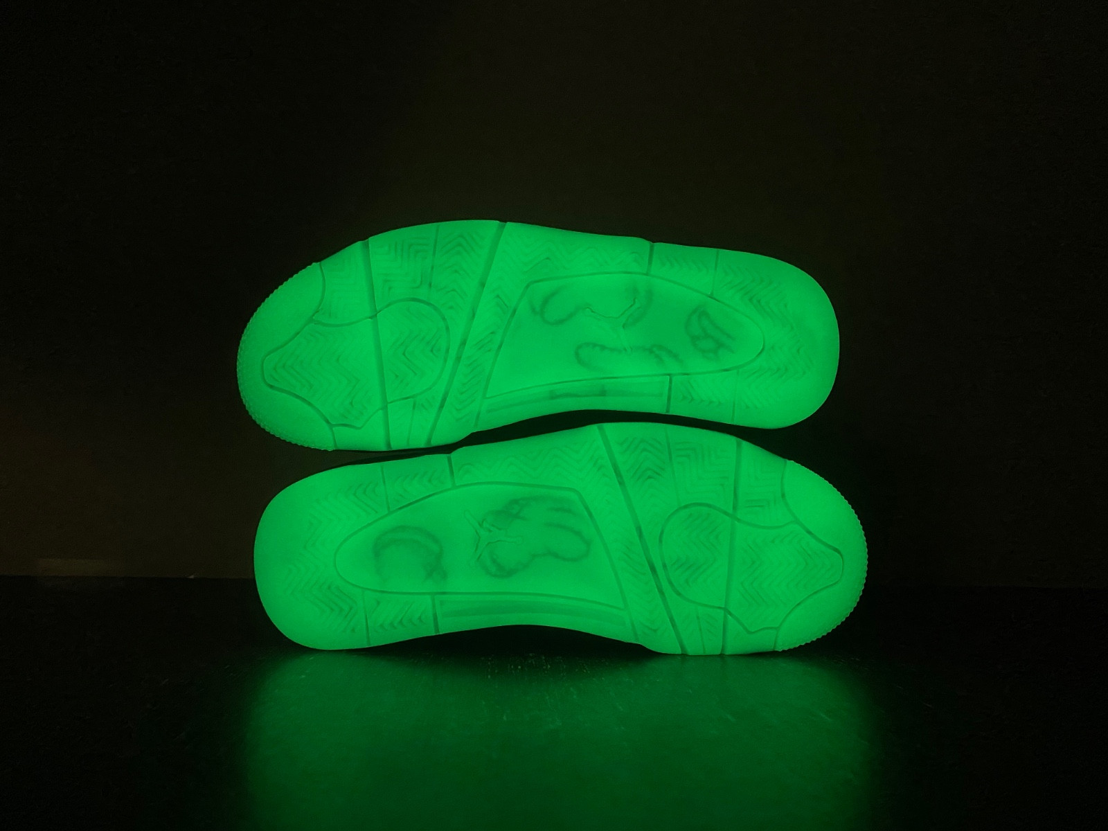 kaws x air jordan 4 retro 