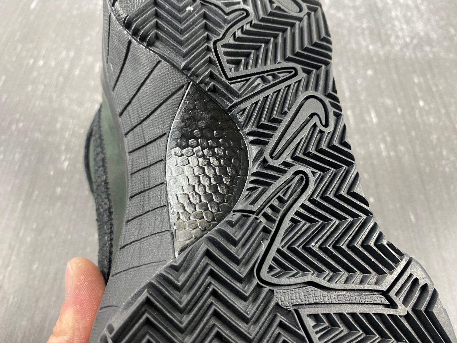 nike kobe 4 protro black university gold fq3544-001