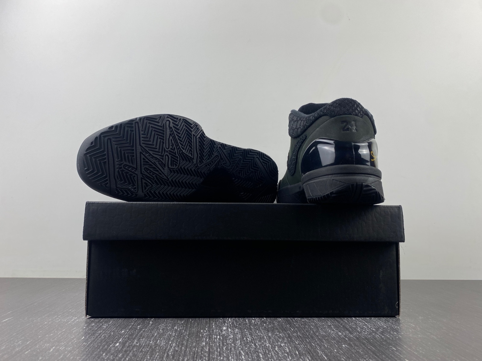 nike kobe 4 protro black university gold fq3544-001