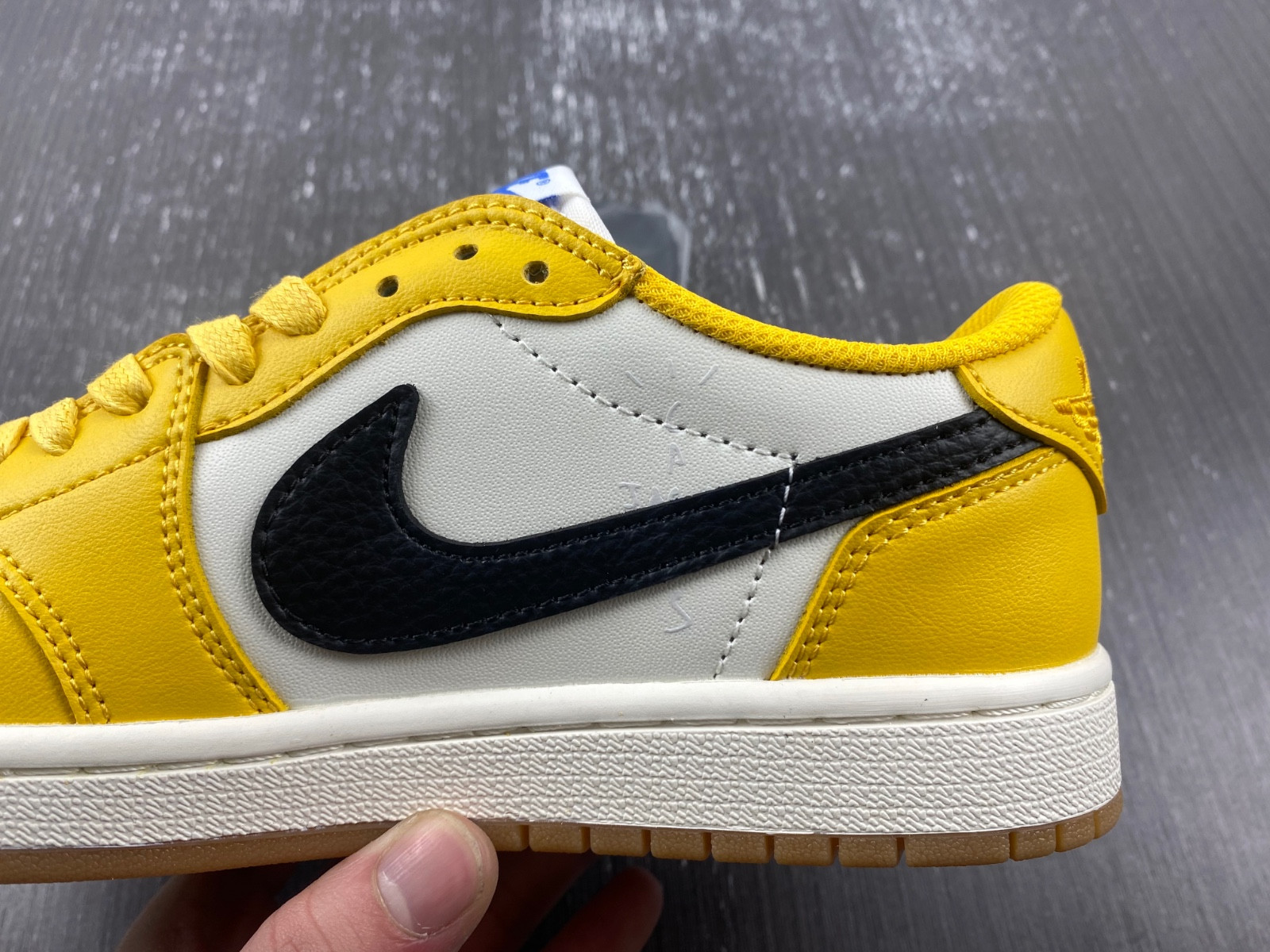 travis scott air jordan 1 low og canary dz4137-700