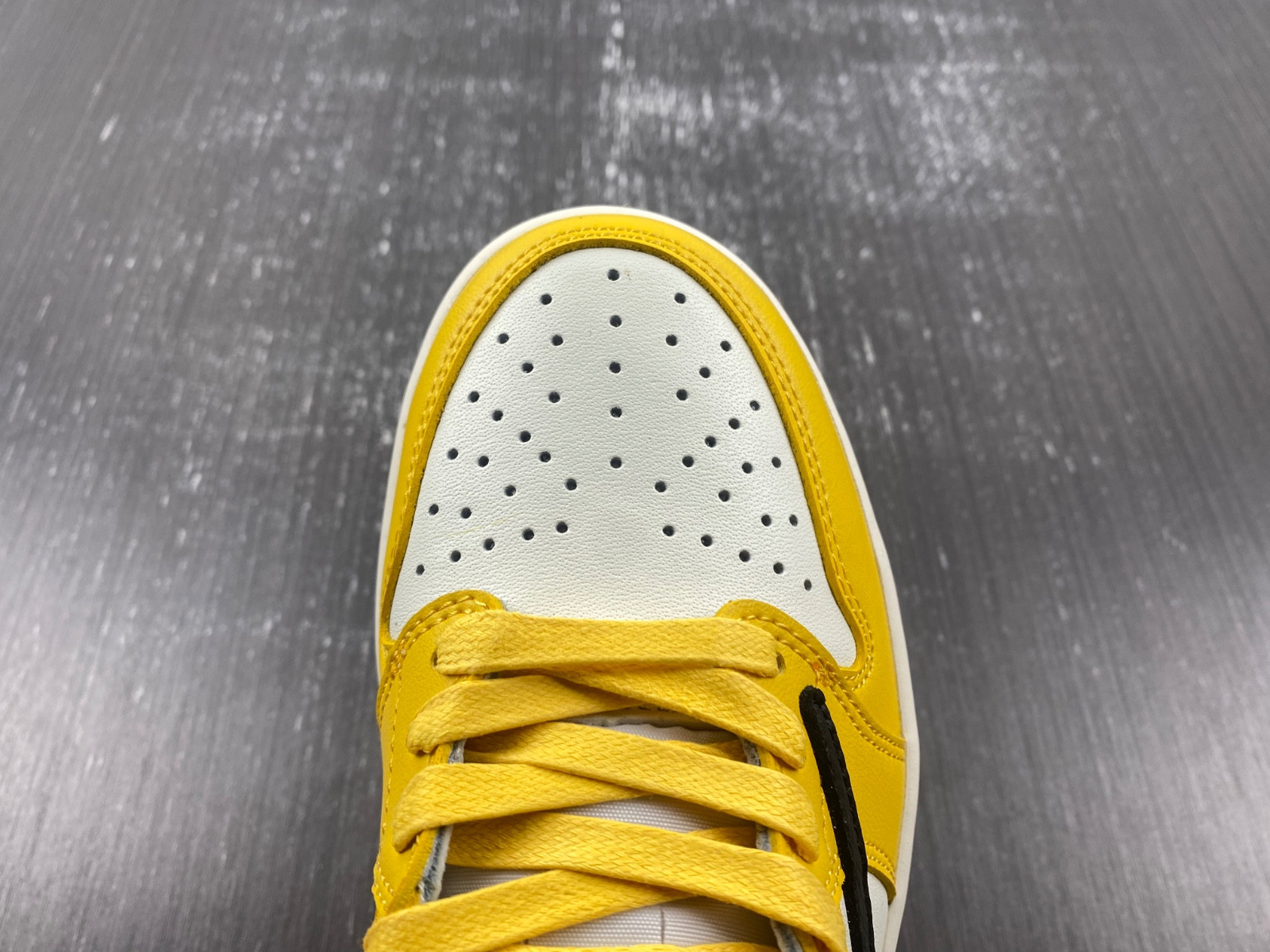 travis scott air jordan 1 low og canary dz4137-700