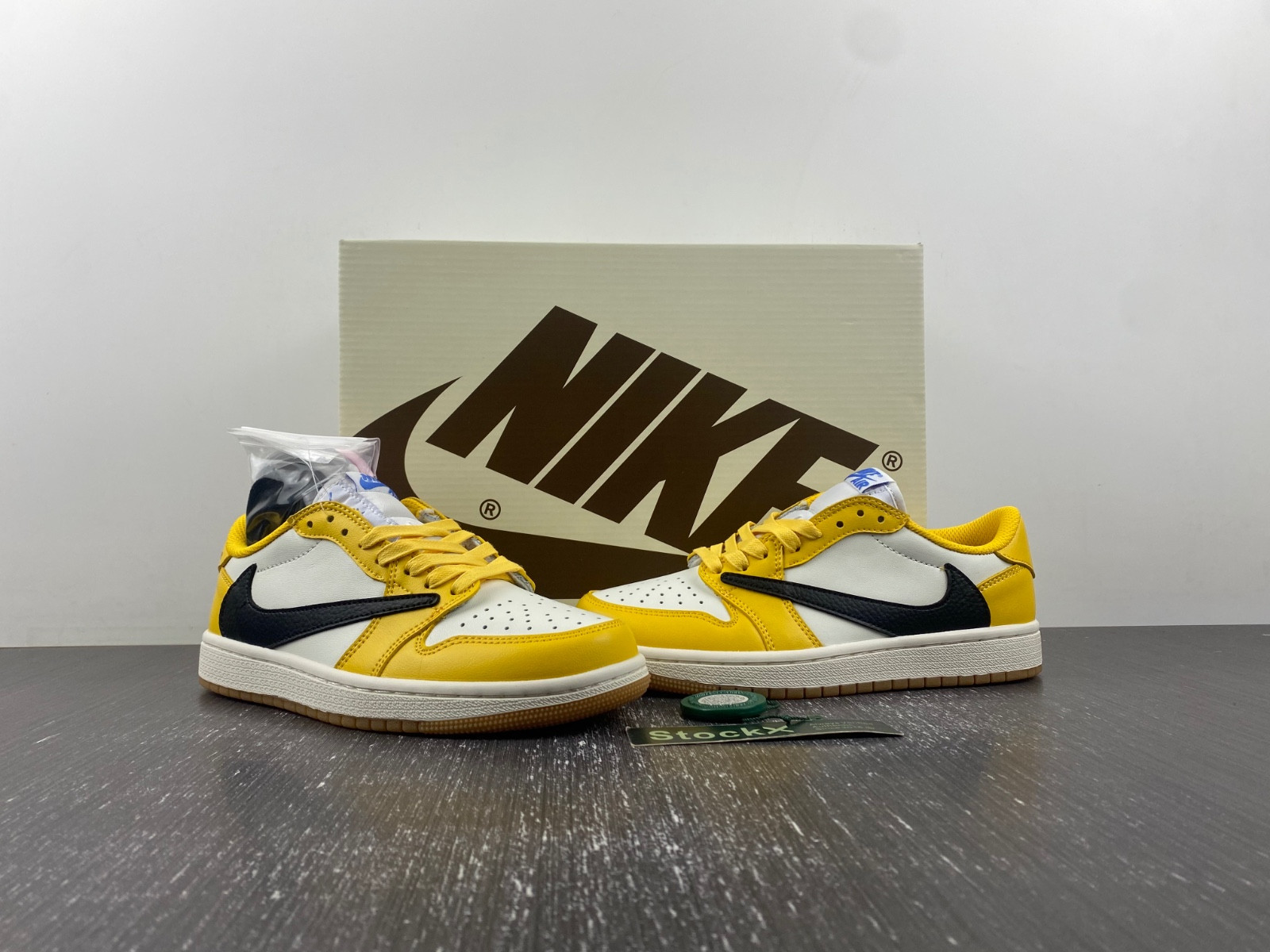 travis scott air jordan 1 low og canary dz4137-700