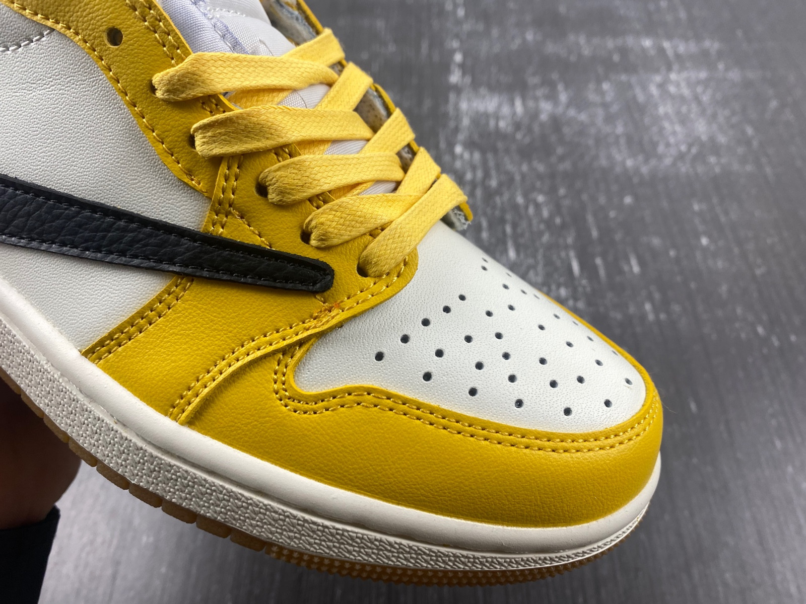 travis scott air jordan 1 low og canary dz4137-700