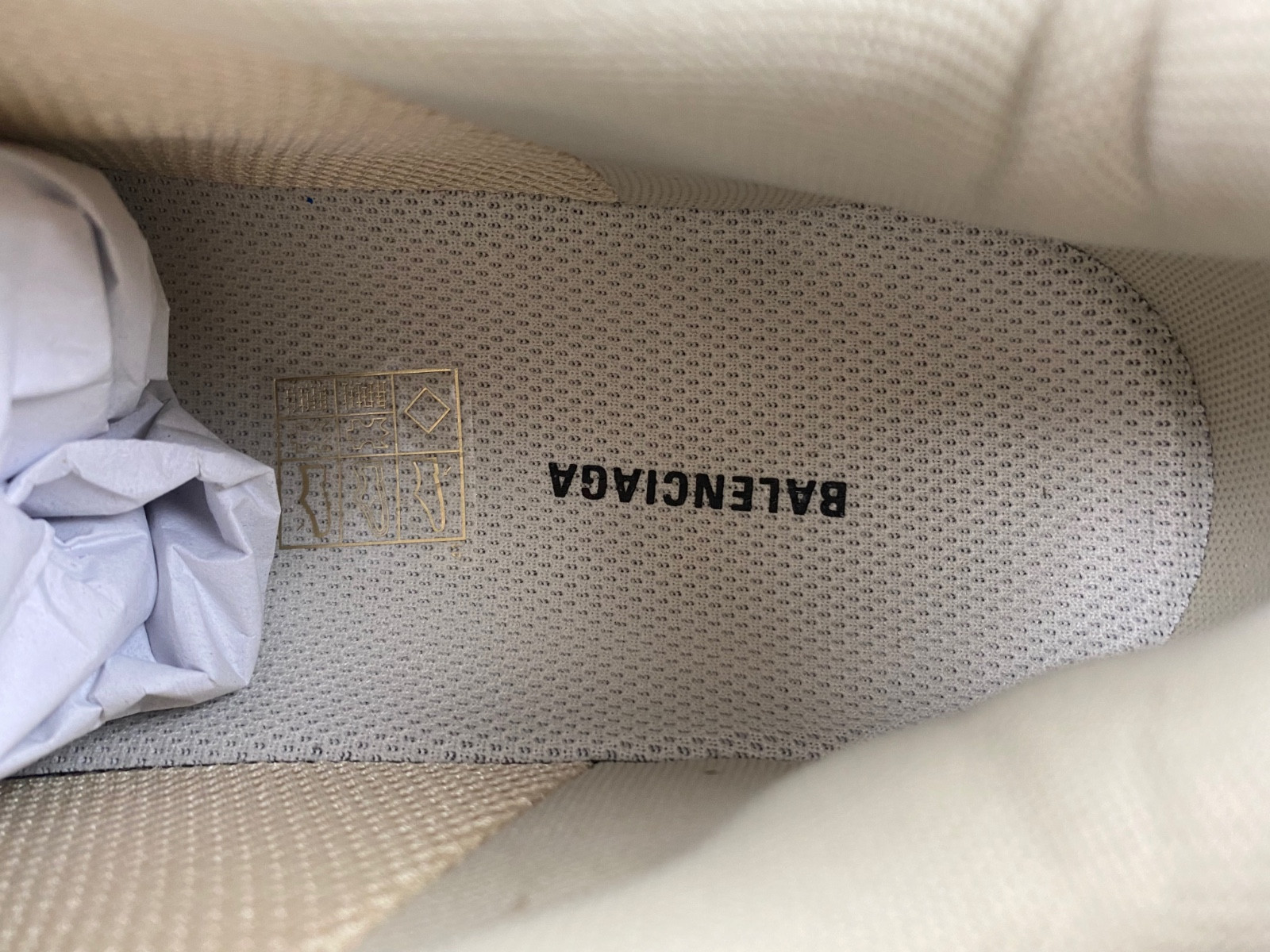 Ba*len*cia*ga triple s