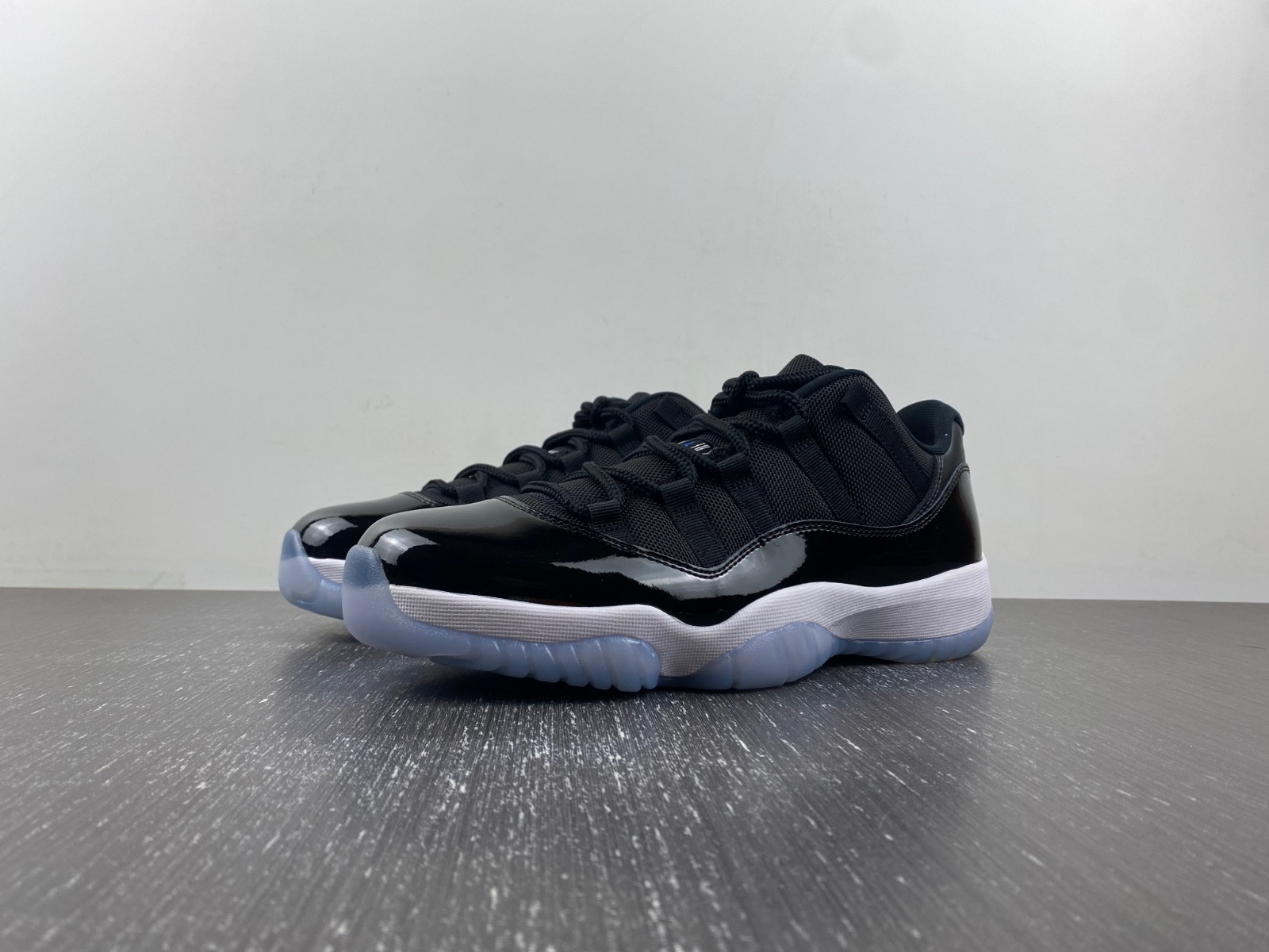 air jordan 11 “space jam fv5104-004