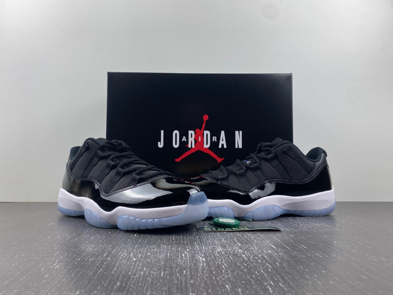 air jordan 11 “space jam fv5104-004