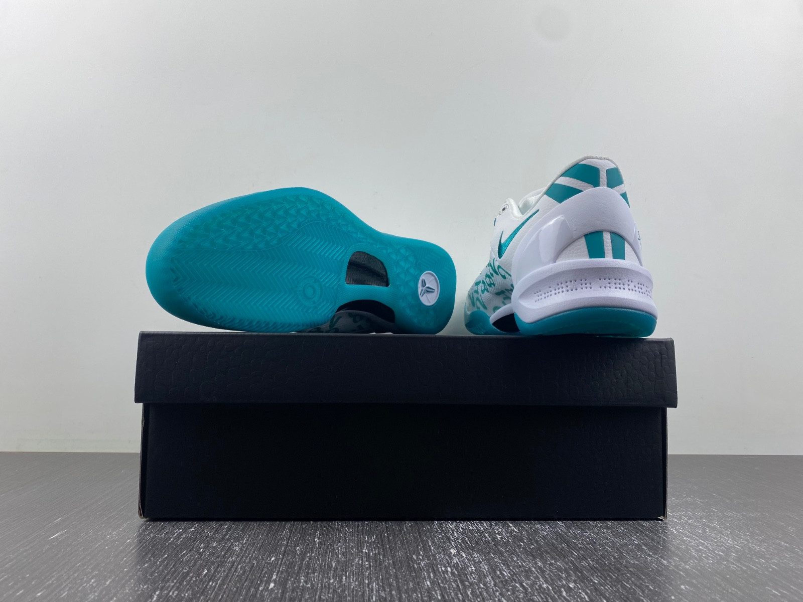 nike kobe 8 "radiant emerald fq3549-101