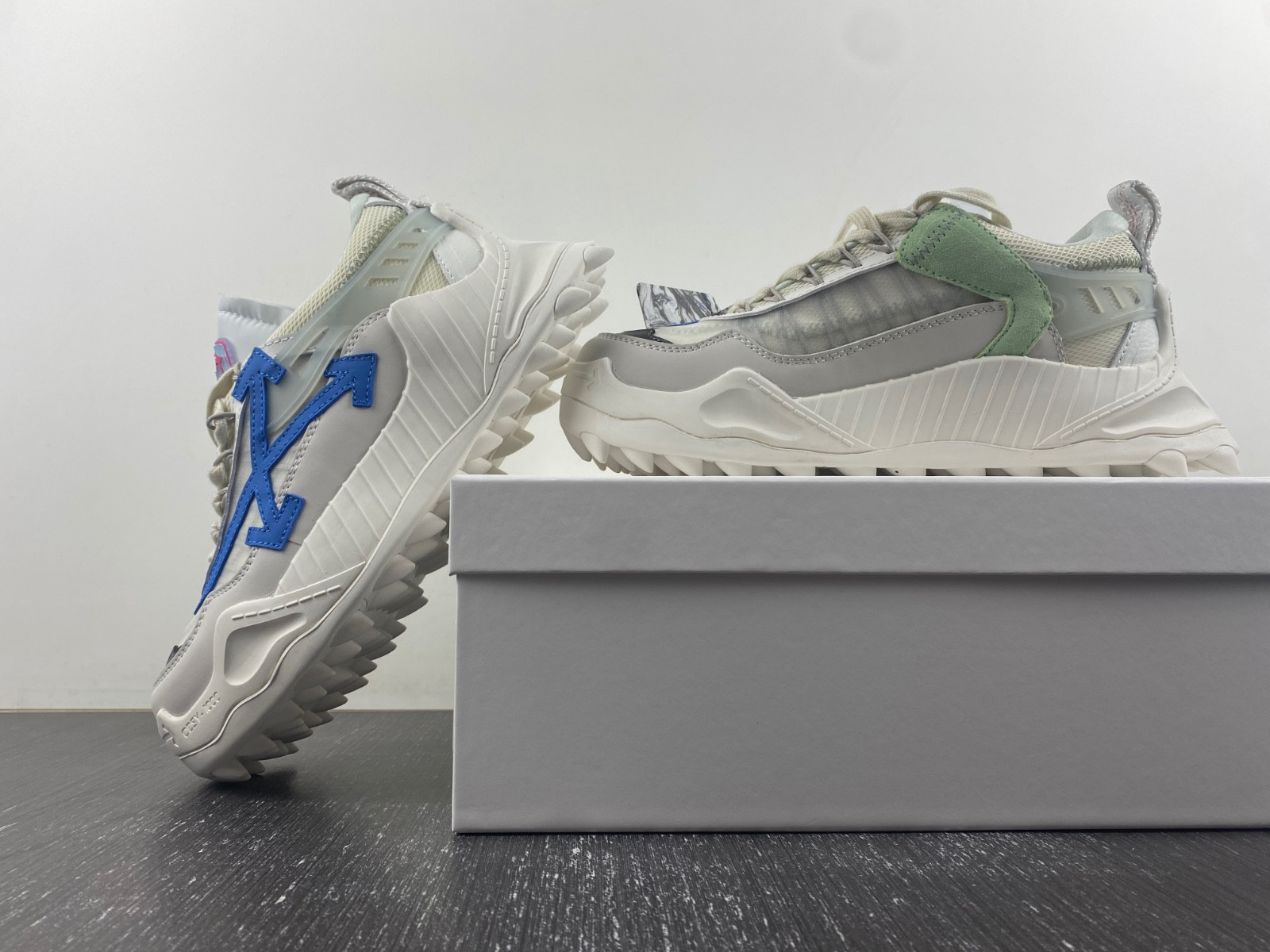 owt 19fw odsy-1000 sneakers