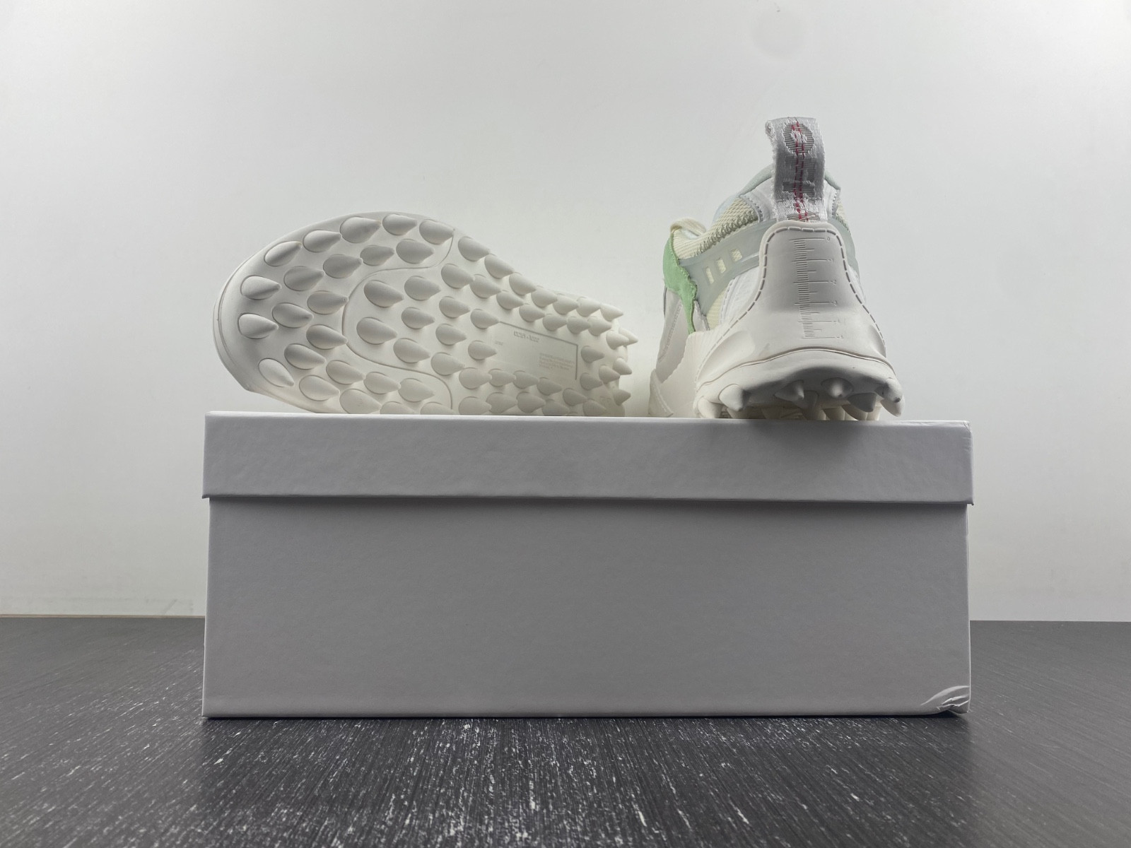 owt 19fw odsy-1000 sneakers