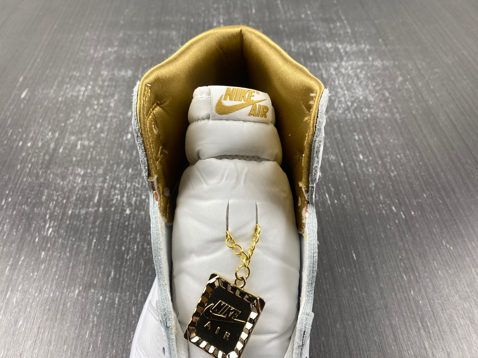 jordan 1 retro high og metallic gold (women