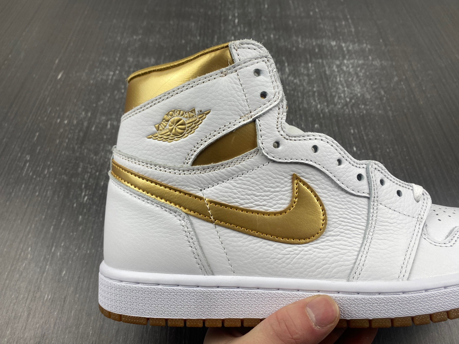 jordan 1 retro high og metallic gold (women