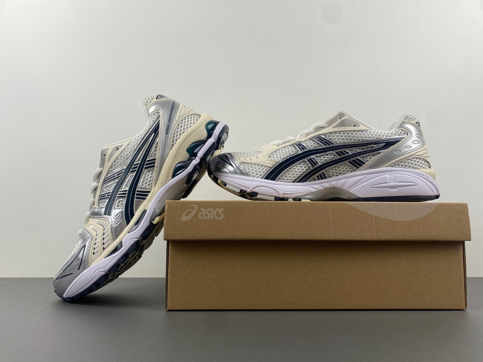As*ic*s gel-kayano 14 white midnight (women