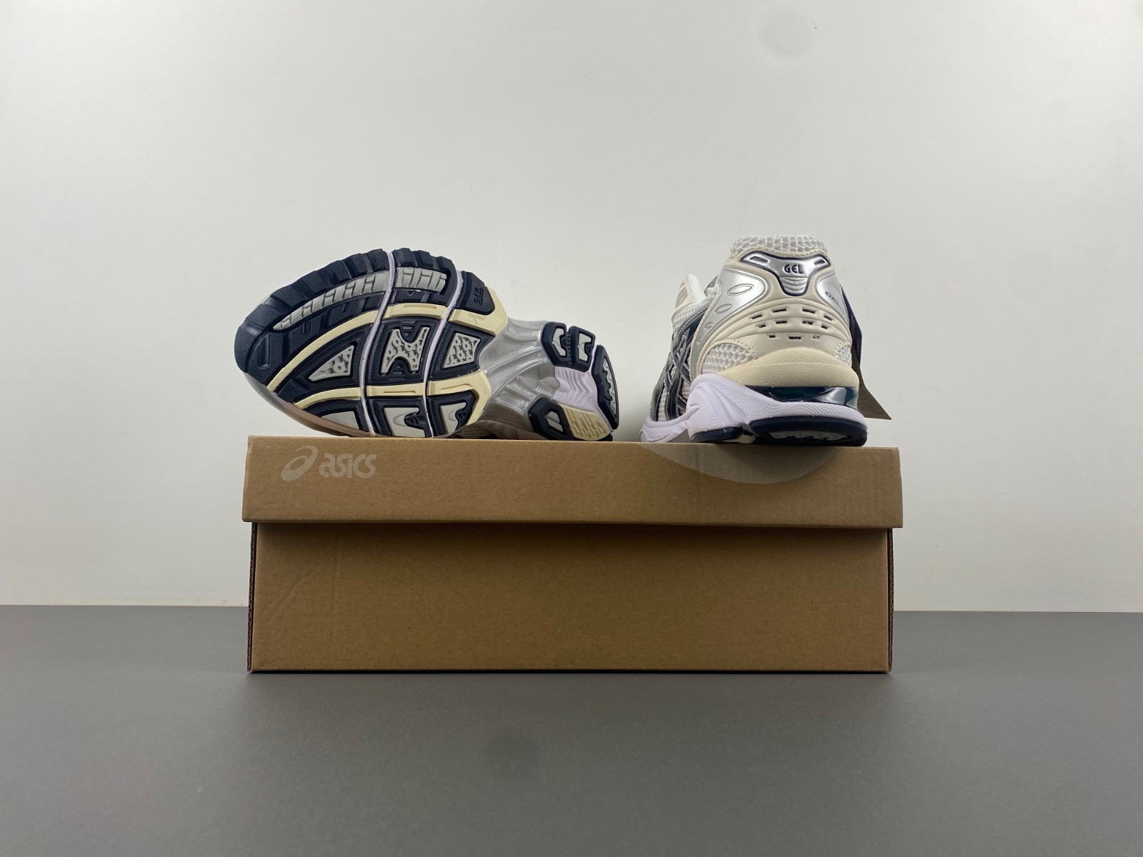 As*ic*s gel-kayano 14 white midnight (women