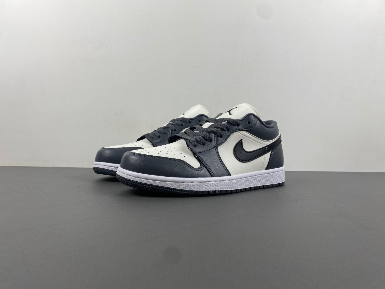 jordan 1 low dark grey (women''s) - dc0774-102