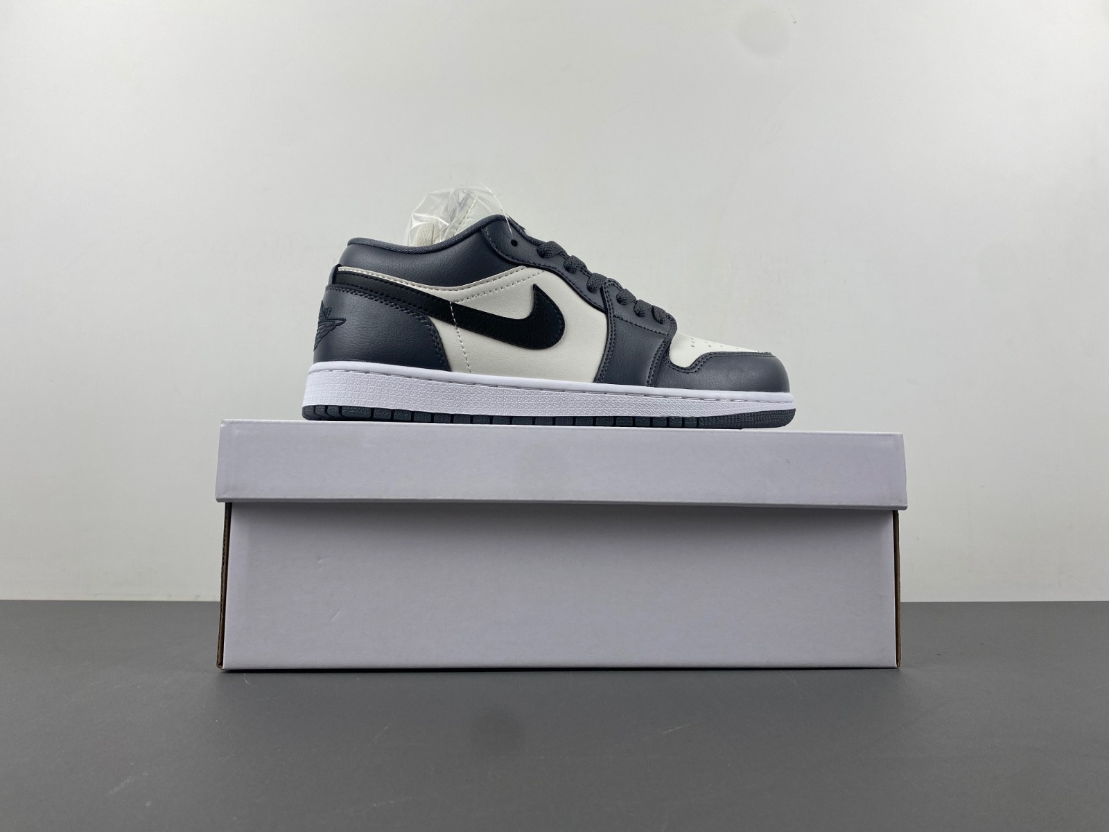 jordan 1 low dark grey (women