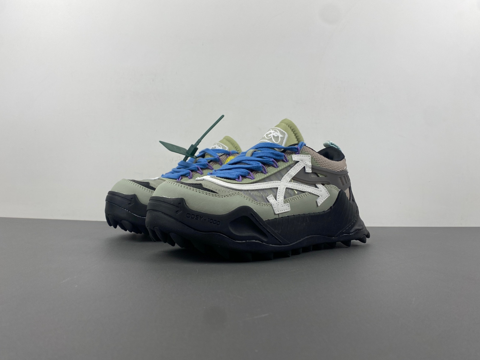 owt 19fw odsy-1000 sneakers