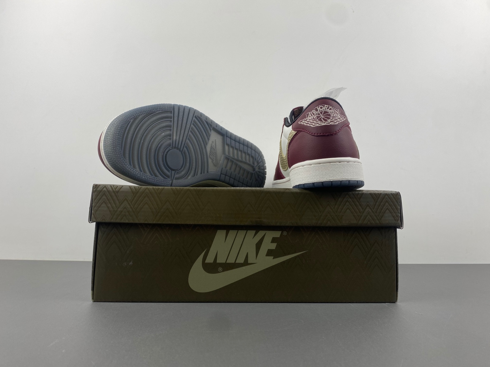 air jordan 1 low year of the dragon 2024 fj5735-100