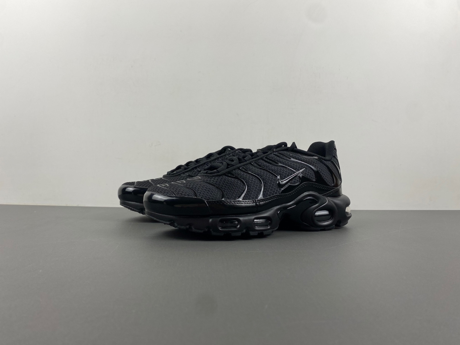 nike air max plus triple black men''s 604133-050