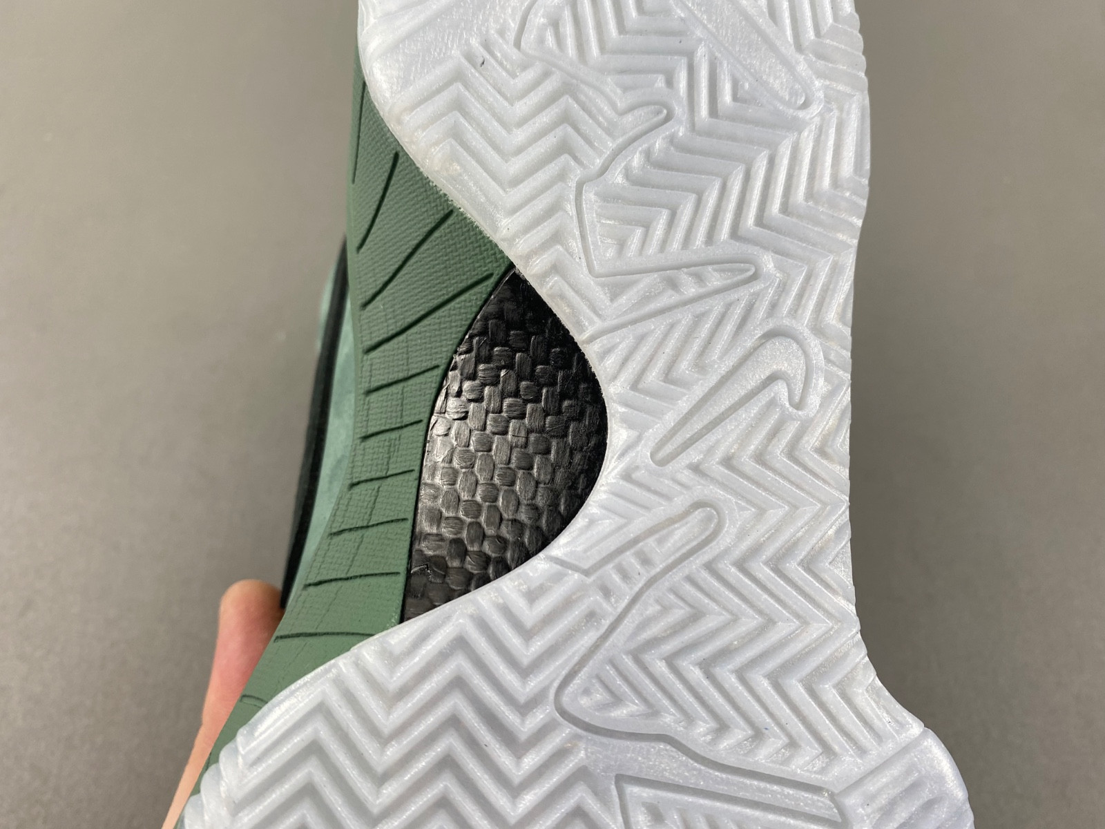 nike kobe 4 protro “girl dad” fq3545-300