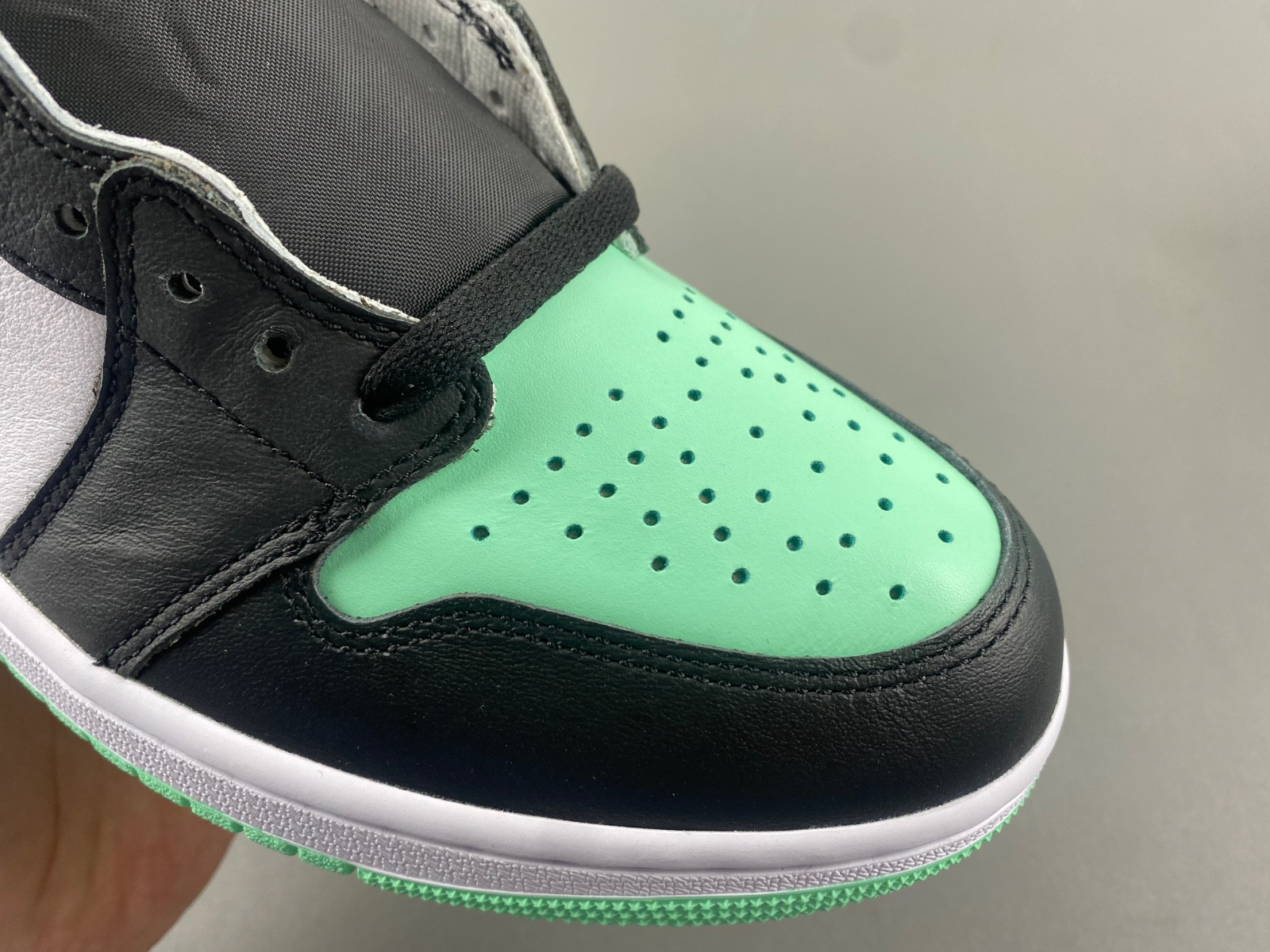 air jordan 1 retro high og green glow dz5485-130