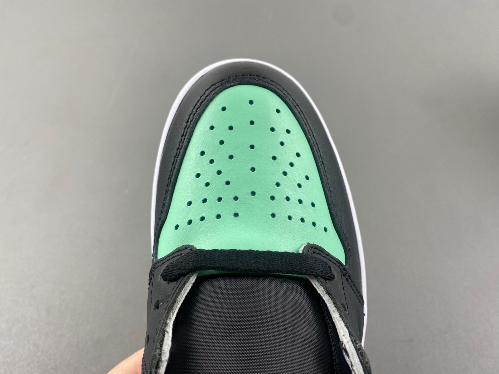 air jordan 1 retro high og green glow dz5485-130