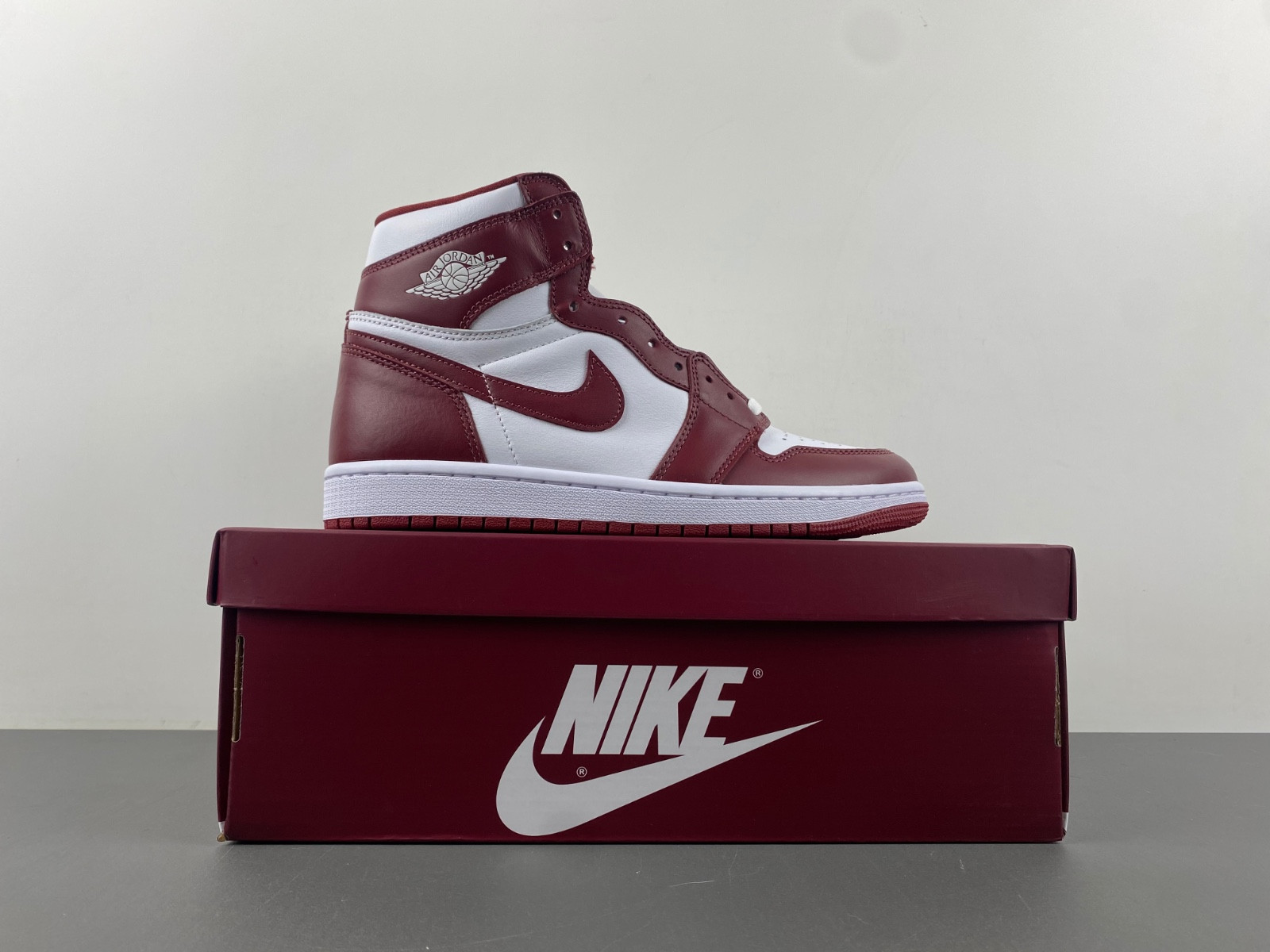 air jordan 1 high og team red dz5485-160