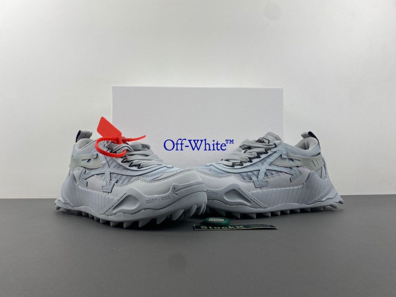 owt 19fw odsy-1000 sneakers
