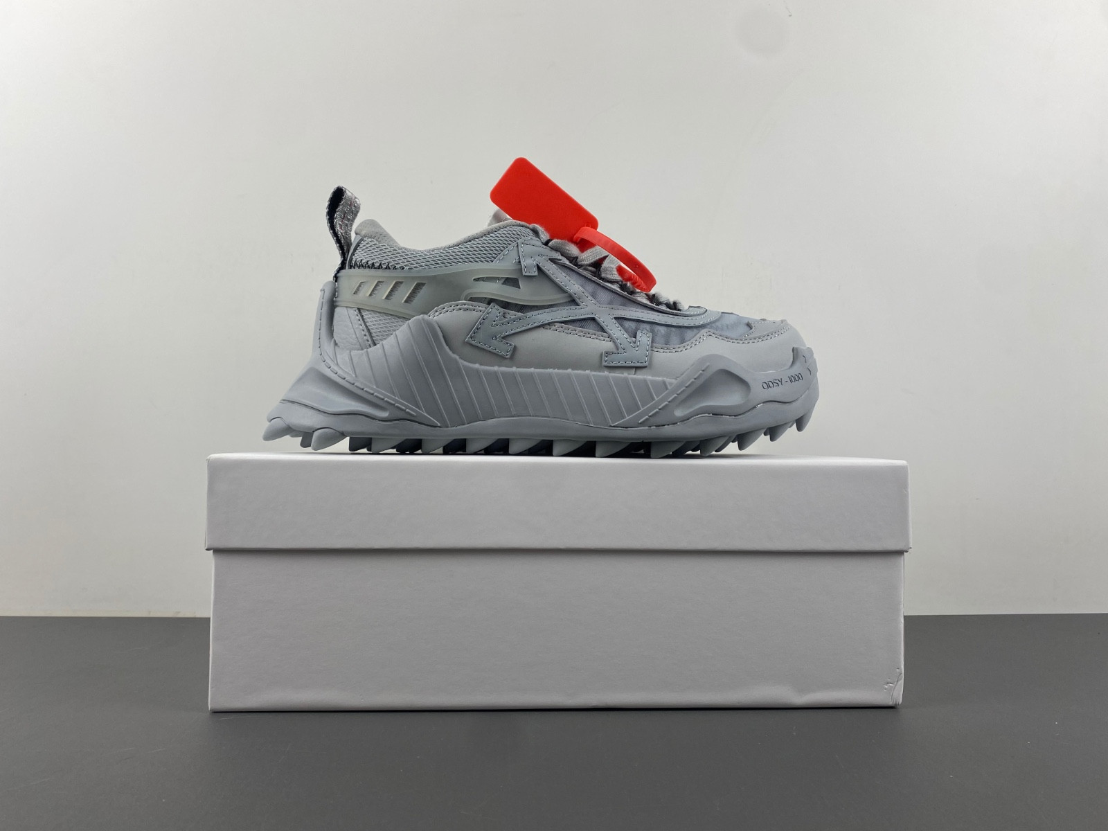 owt 19fw odsy-1000 sneakers