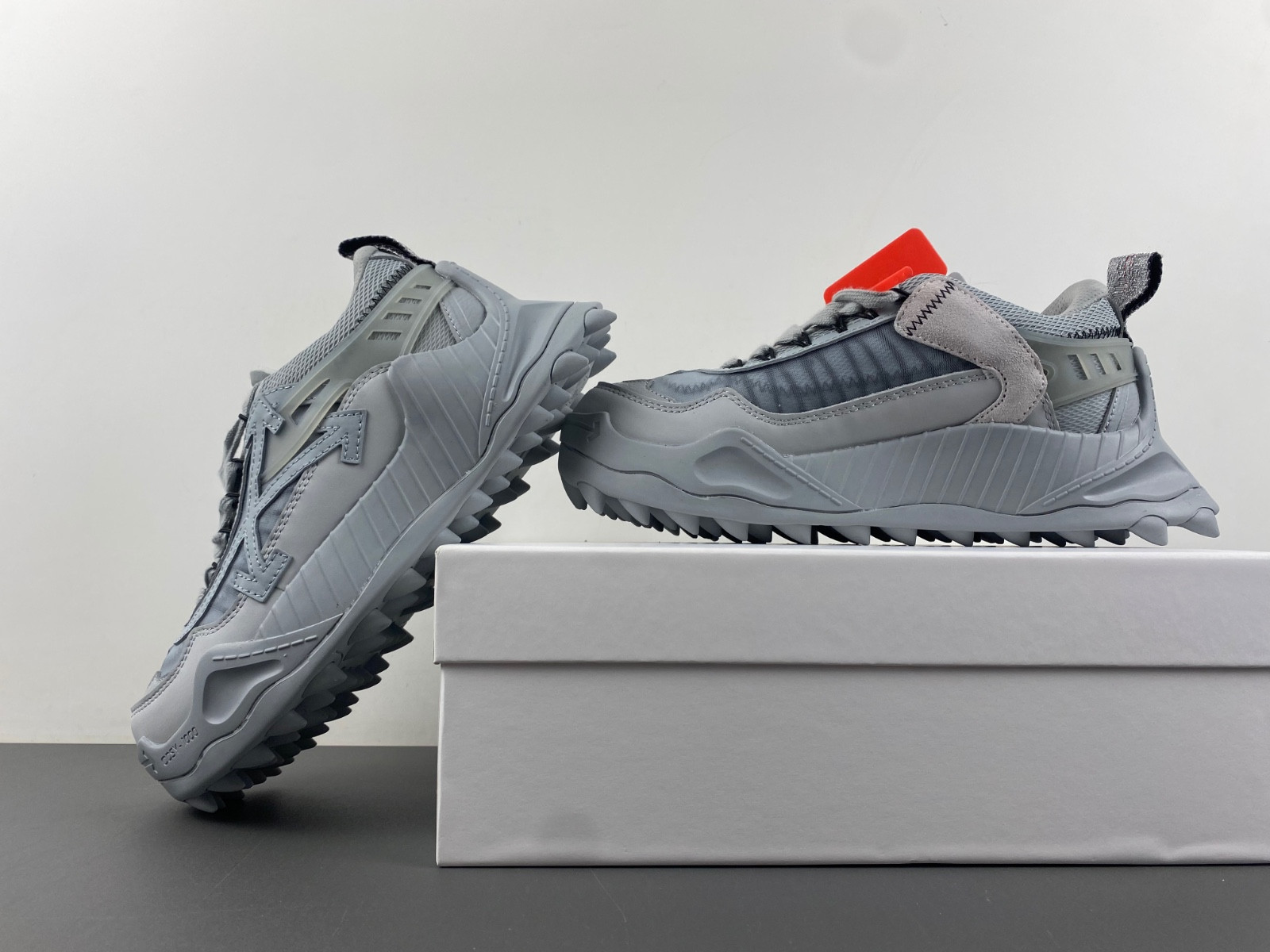 owt 19fw odsy-1000 sneakers