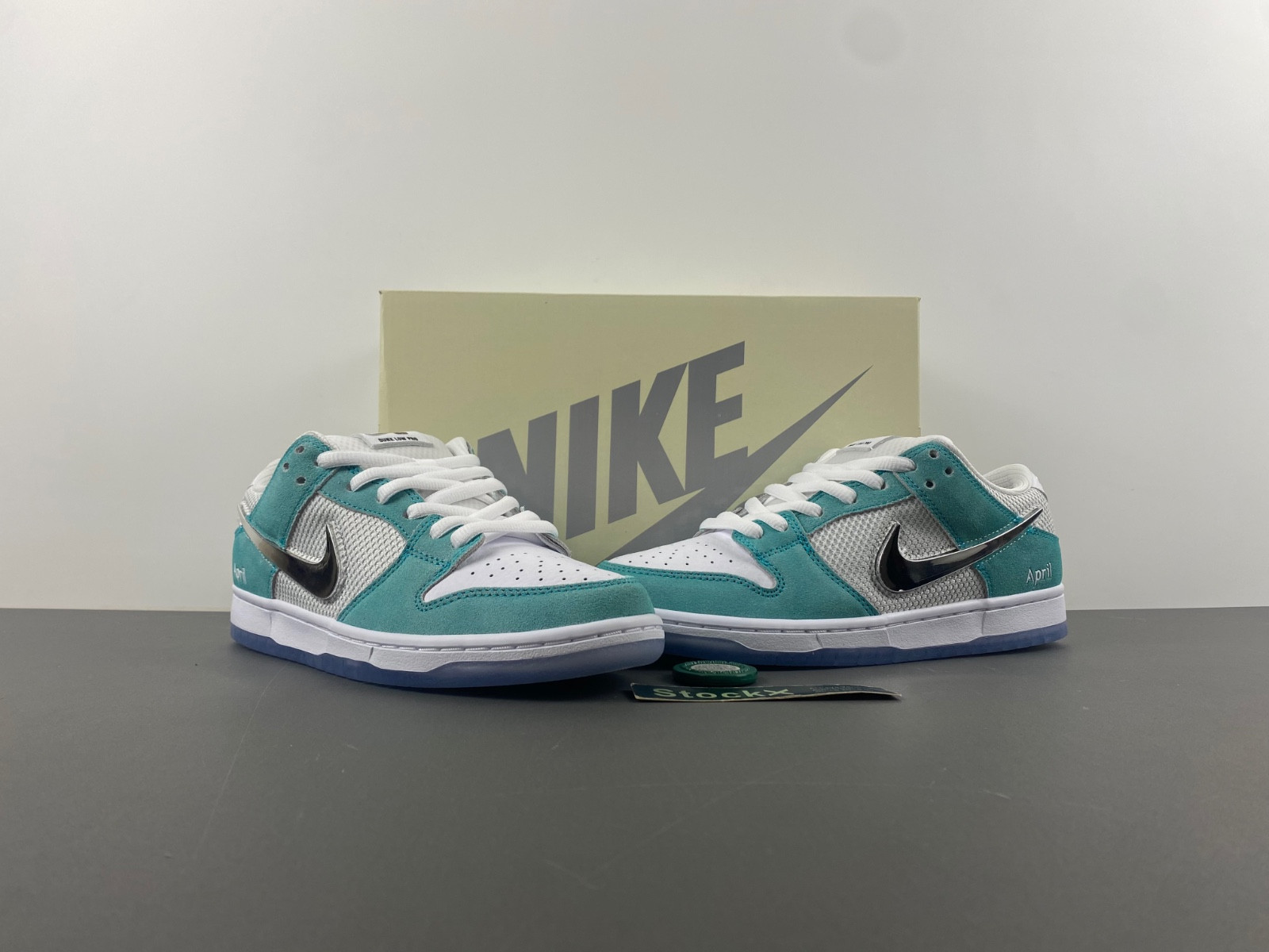 nike sb dunk low april skateboards men
