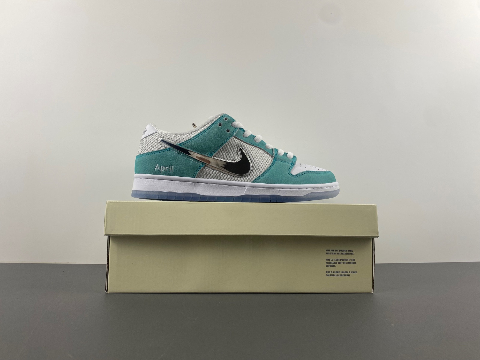 nike sb dunk low april skateboards men