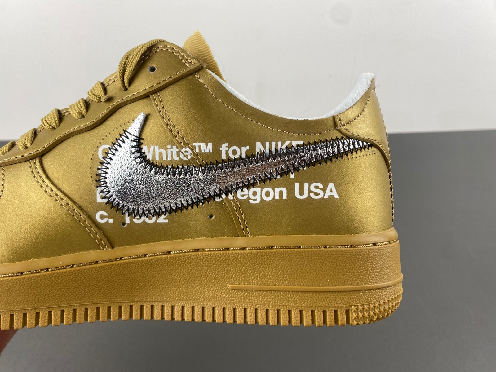 off-white x nike air force 1 gold ao4297-800