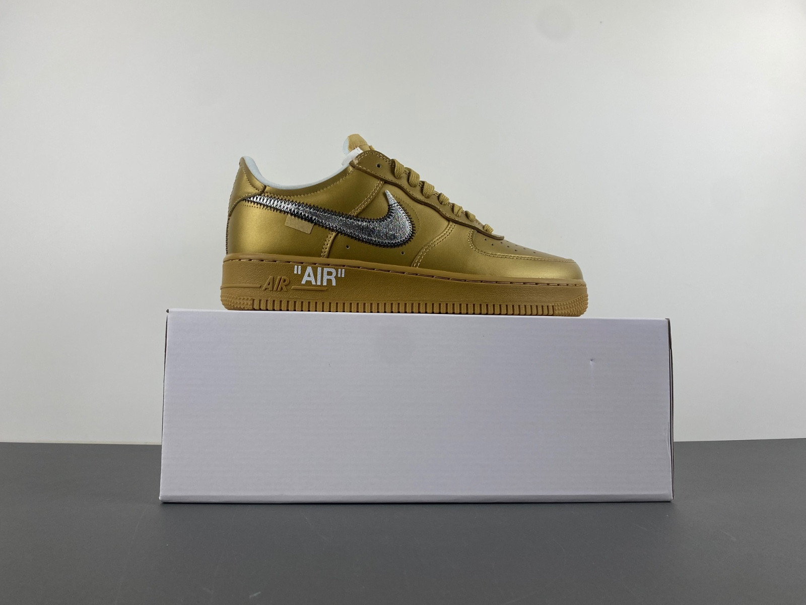 off-white x nike air force 1 gold ao4297-800