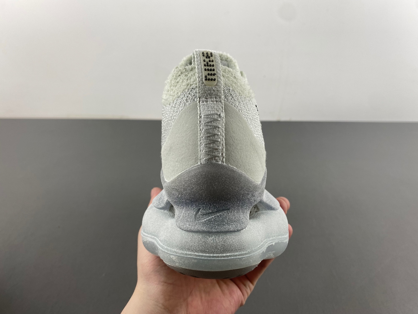 nike air max scorpion flyknit se "light silver" fq2694-001