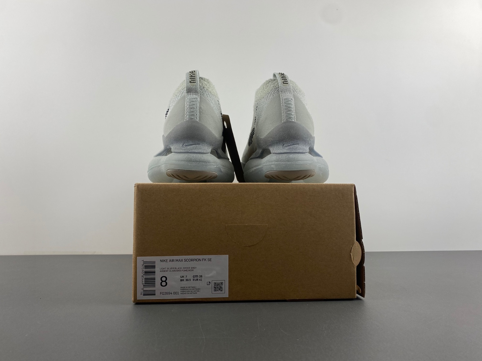 nike air max scorpion flyknit se "light silver" fq2694-001