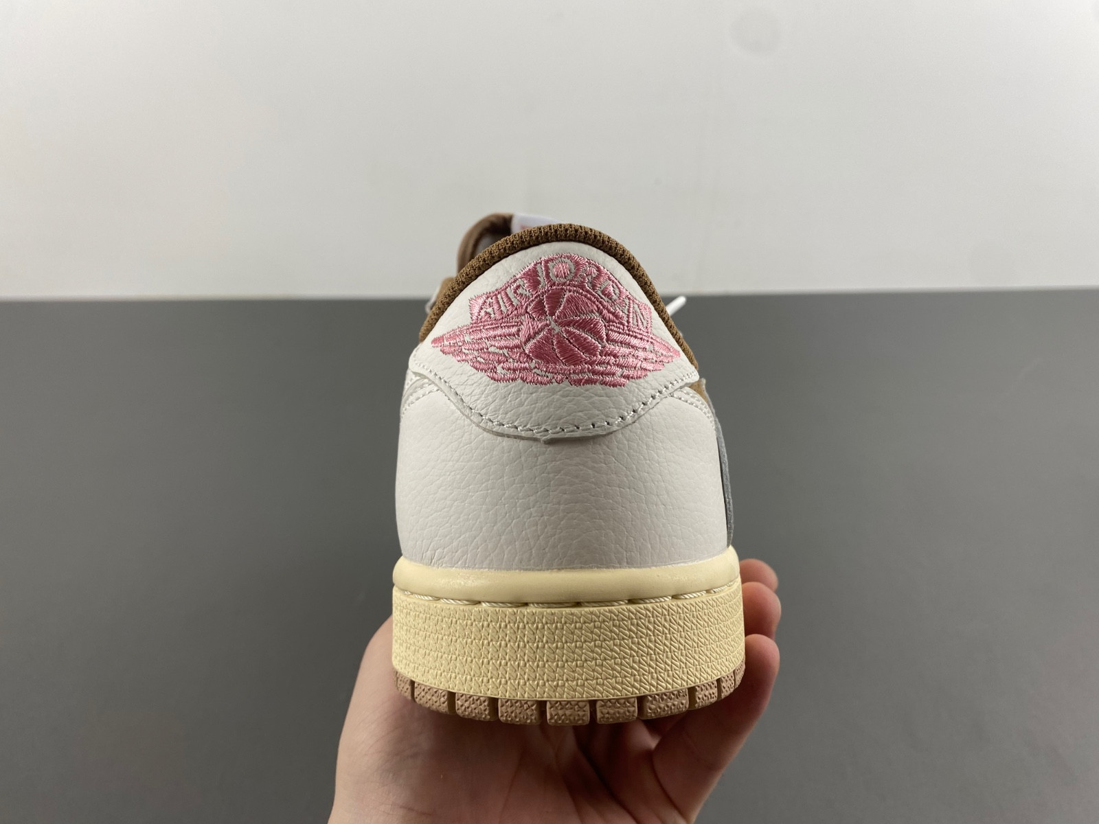 travis scott air jordan 1 low og sail shy pink dm7866-106