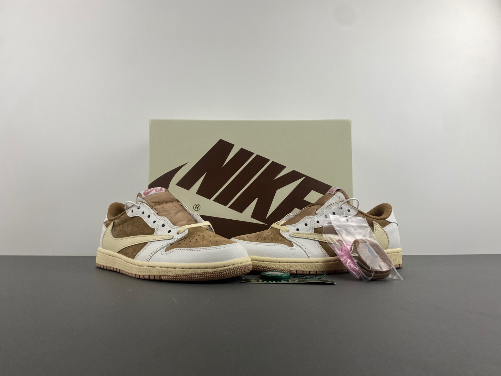 travis scott air jordan 1 low og sail shy pink dm7866-106