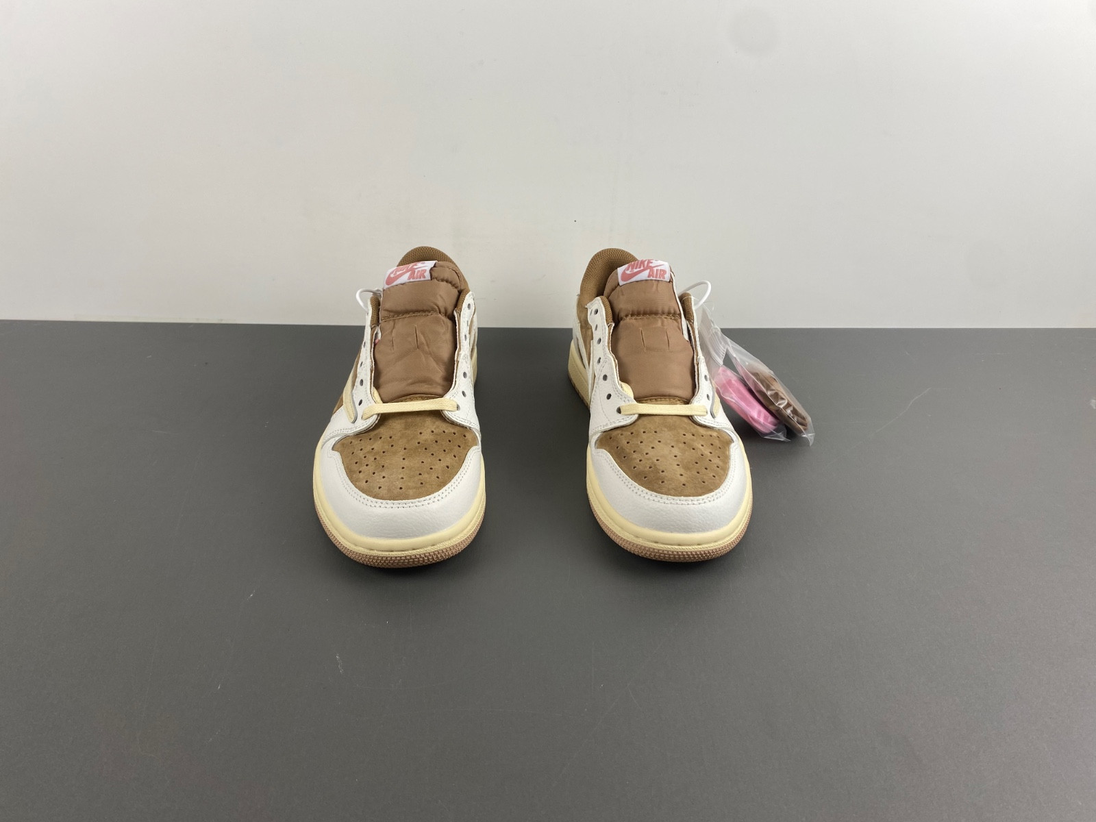 travis scott air jordan 1 low og sail shy pink dm7866-106