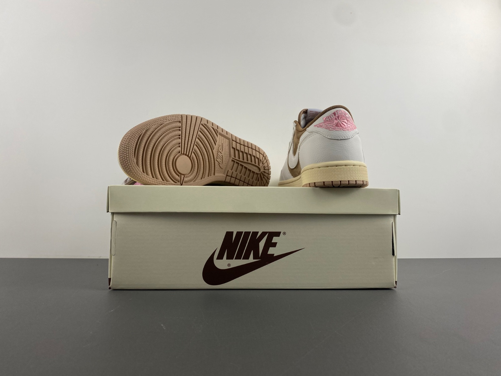 travis scott air jordan 1 low og sail shy pink dm7866-106