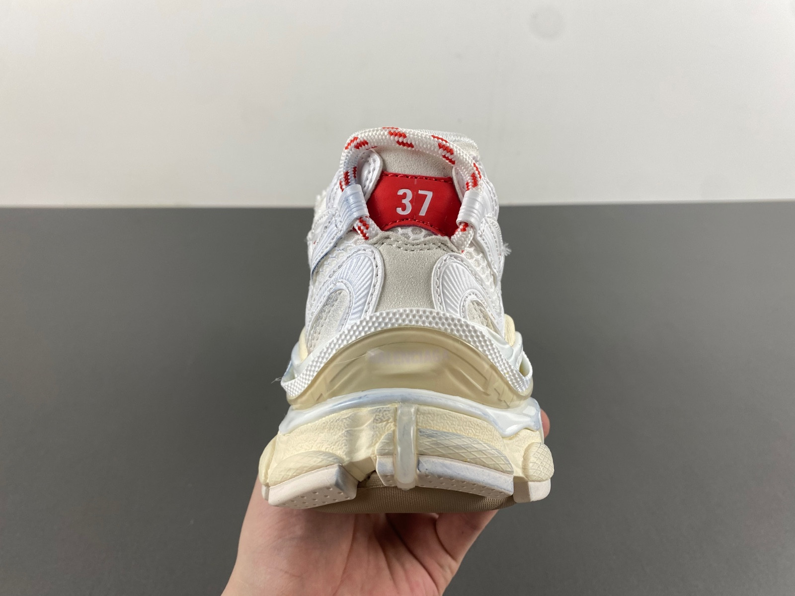 Ba*len*cia*ga runner 2 sneaker in white/beige/red