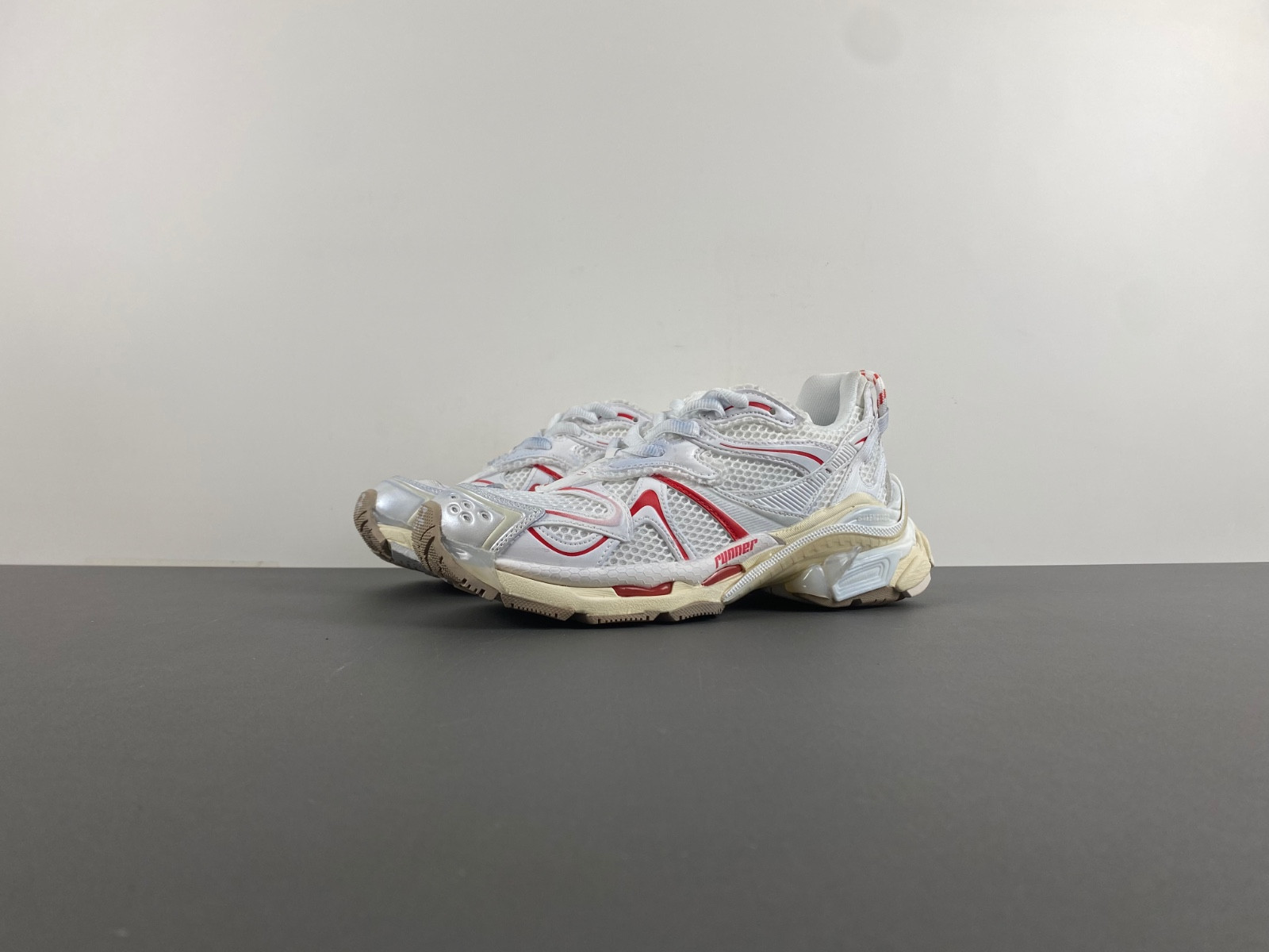 Ba*len*cia*ga runner 2 sneaker in white/beige/red