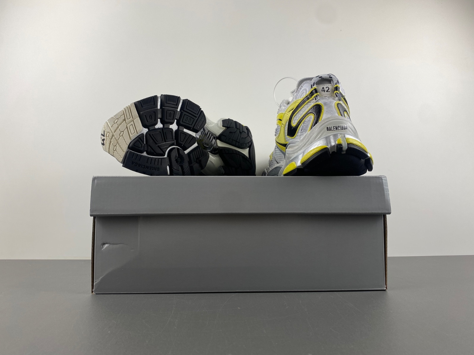 Ba*len*cia*ga runner 2 panelled sneaker