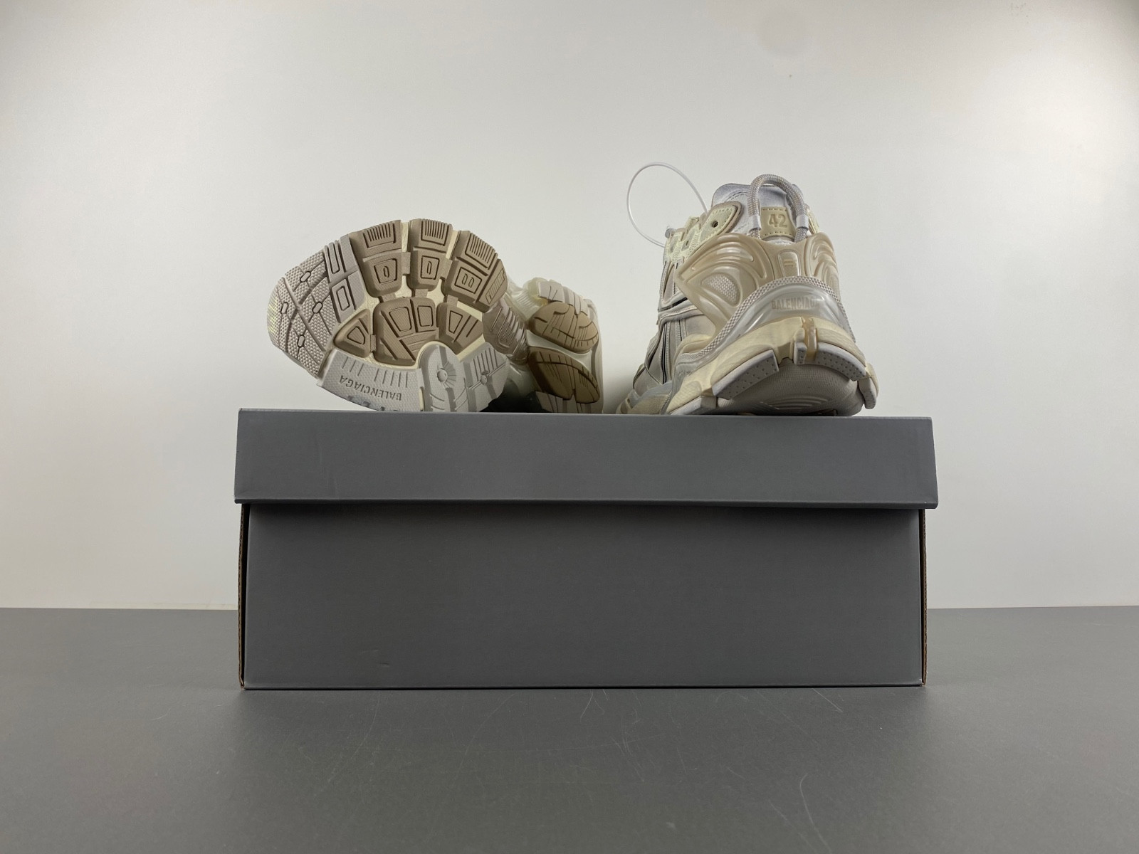 Ba*len*cia*ga runner sneaker in beige/white/black