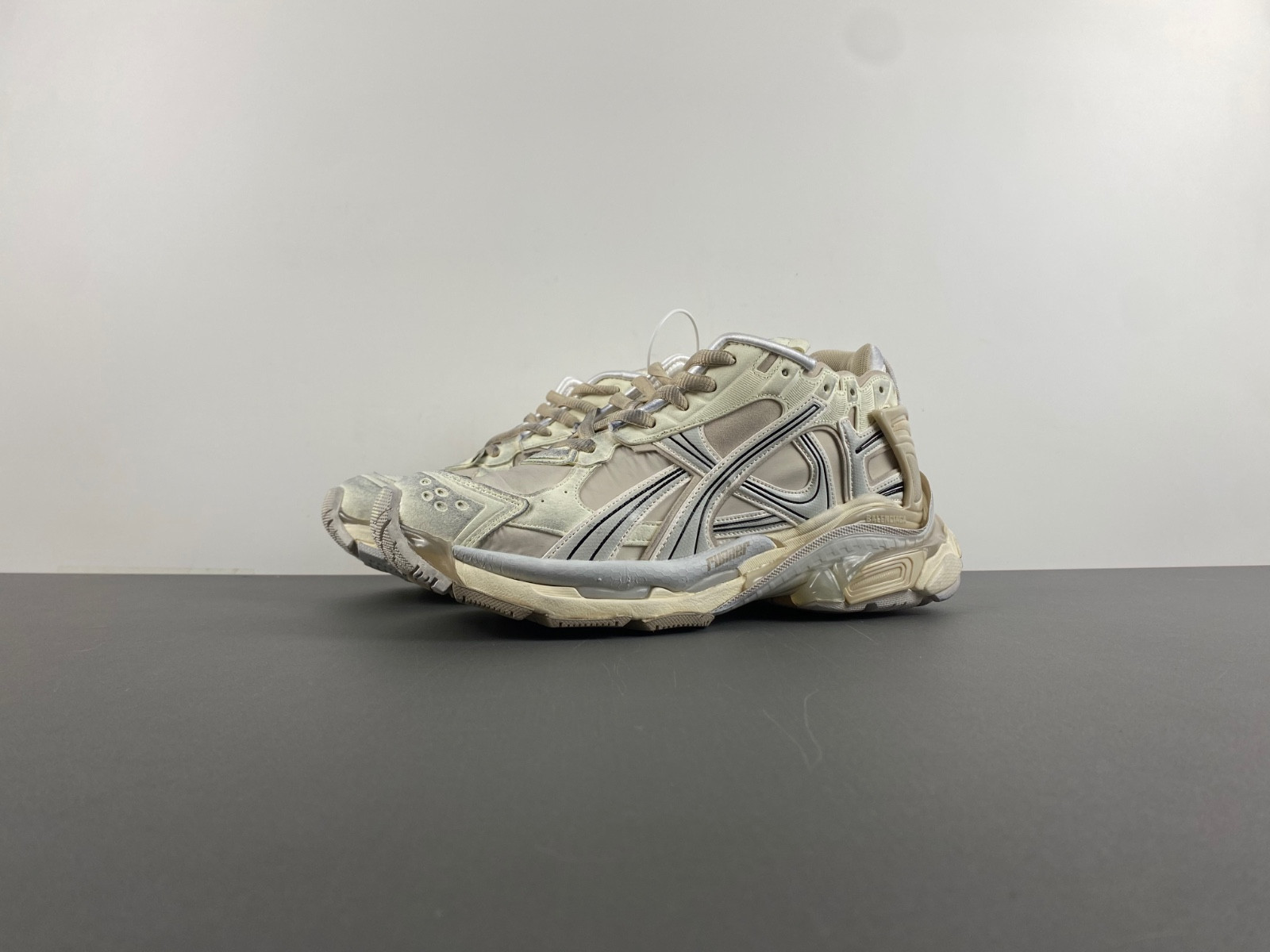 Ba*len*cia*ga runner sneaker in beige/white/black