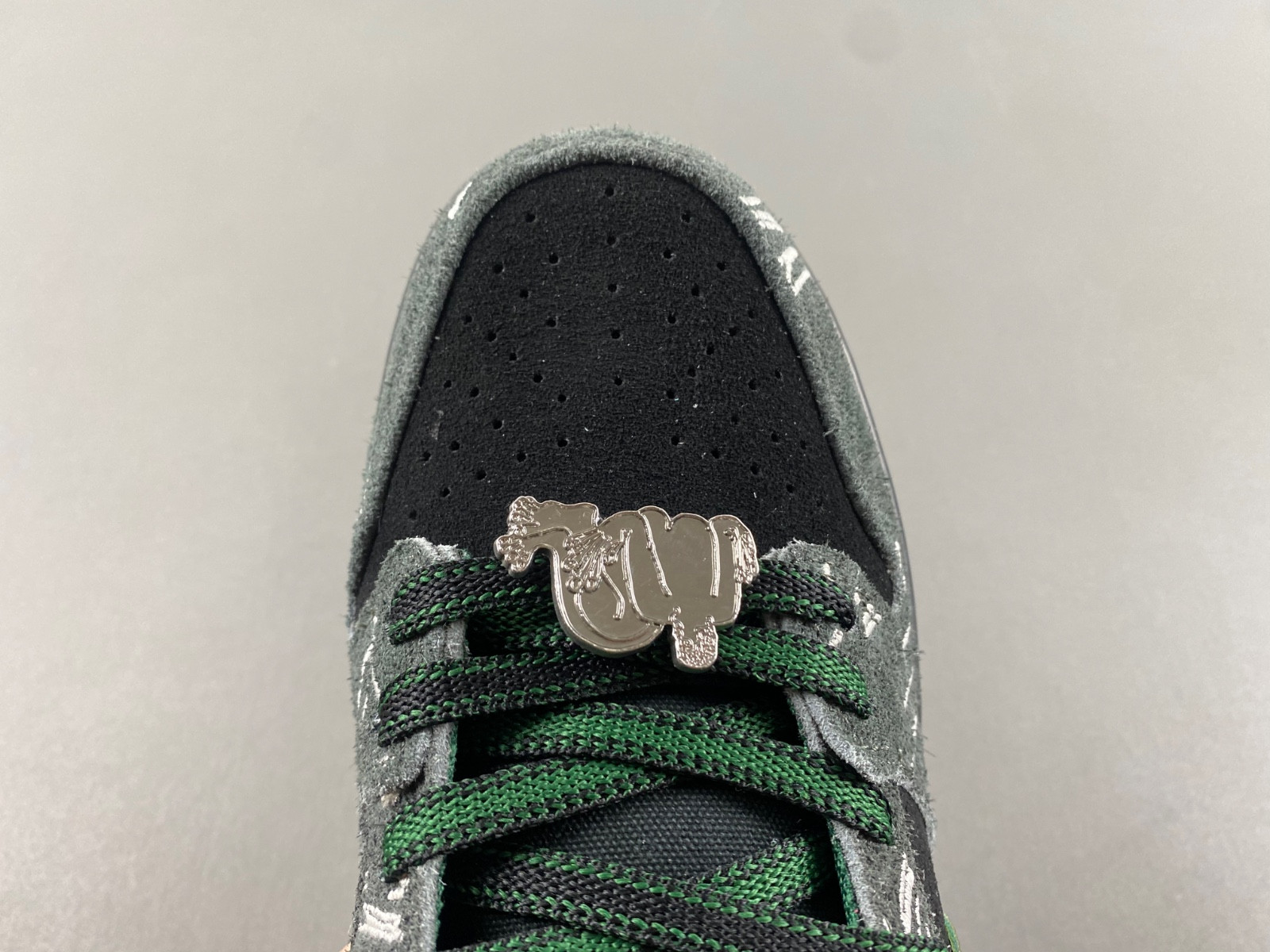 there skateboards x nike sb dunk low hf7743-001