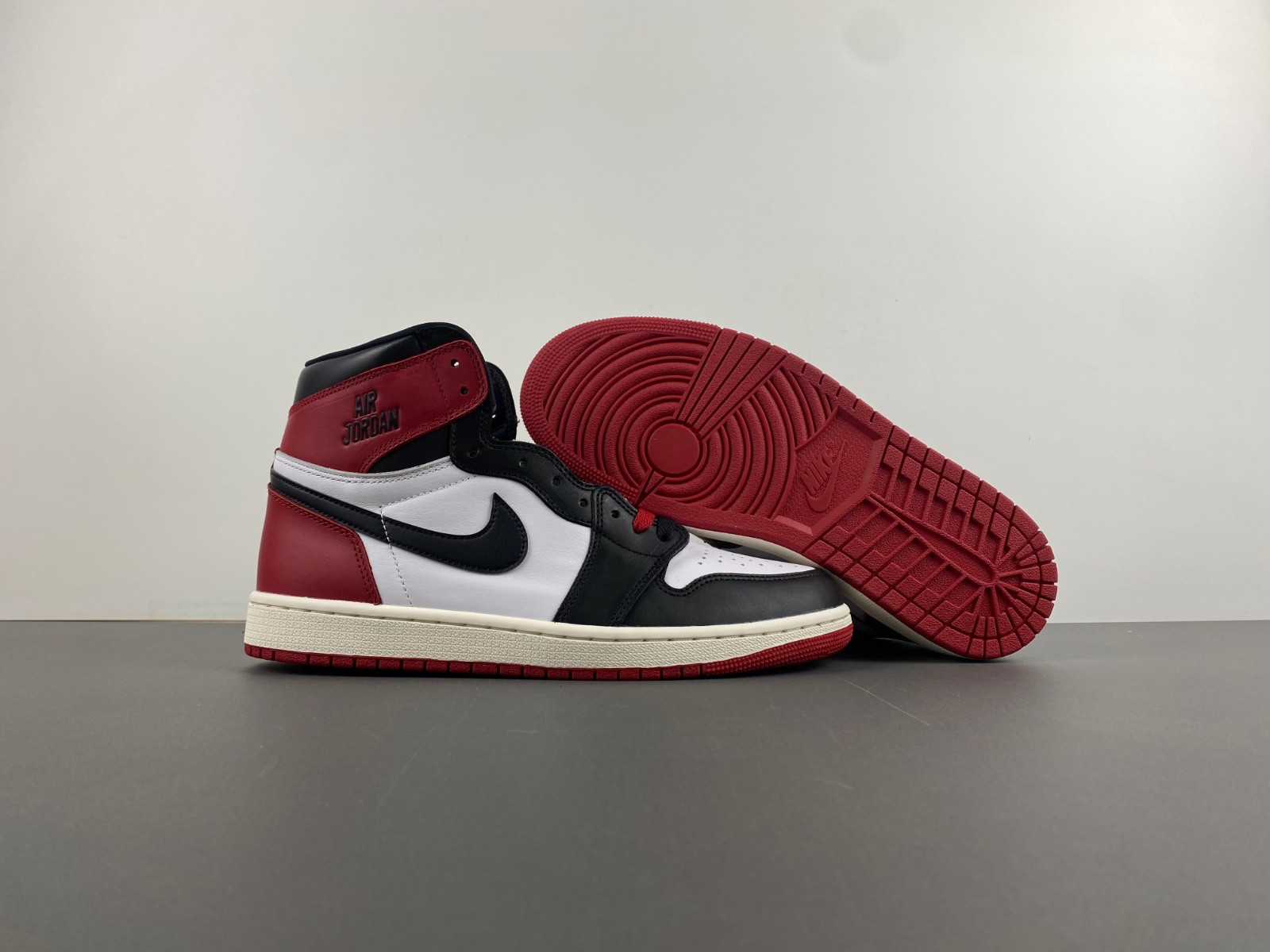 air jordan 1 high og black toe reimagined dz5485-106