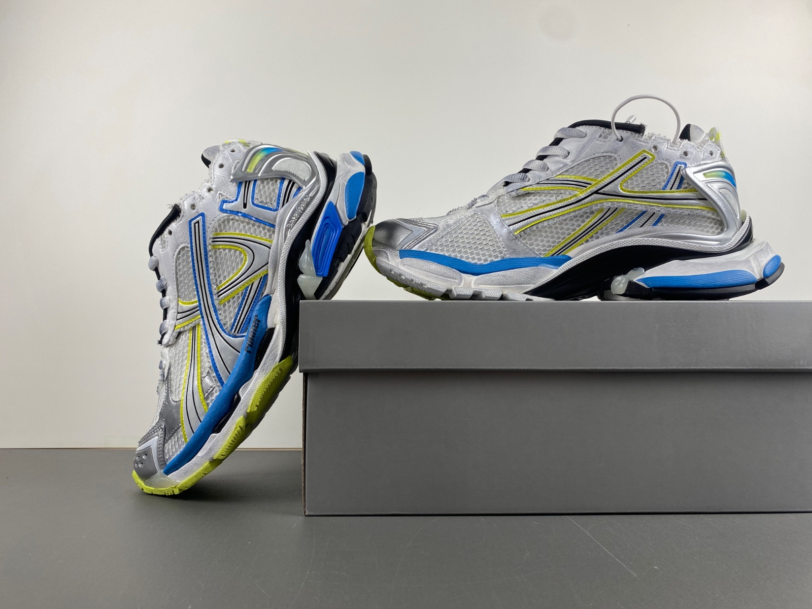 Ba*len*cia*ga runner sneaker in white/yellow/blue