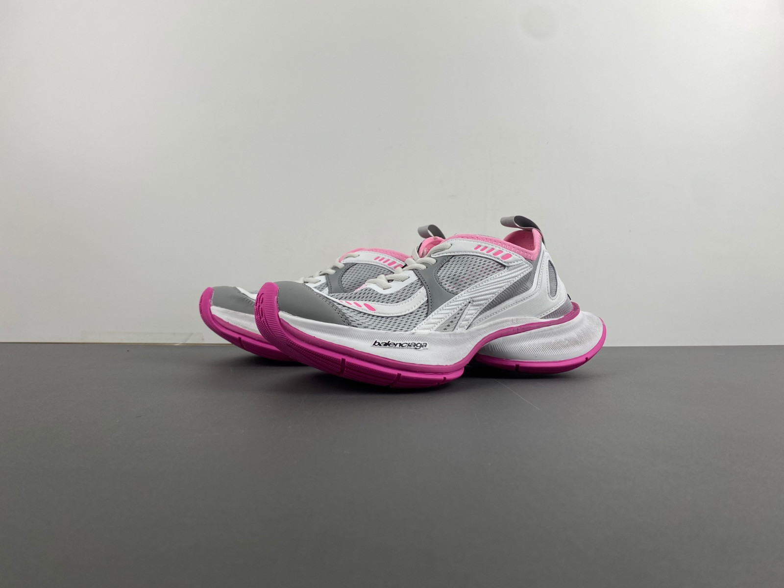 Ba*len*cia*ga women''s circuit sneaker in grey/white/pink